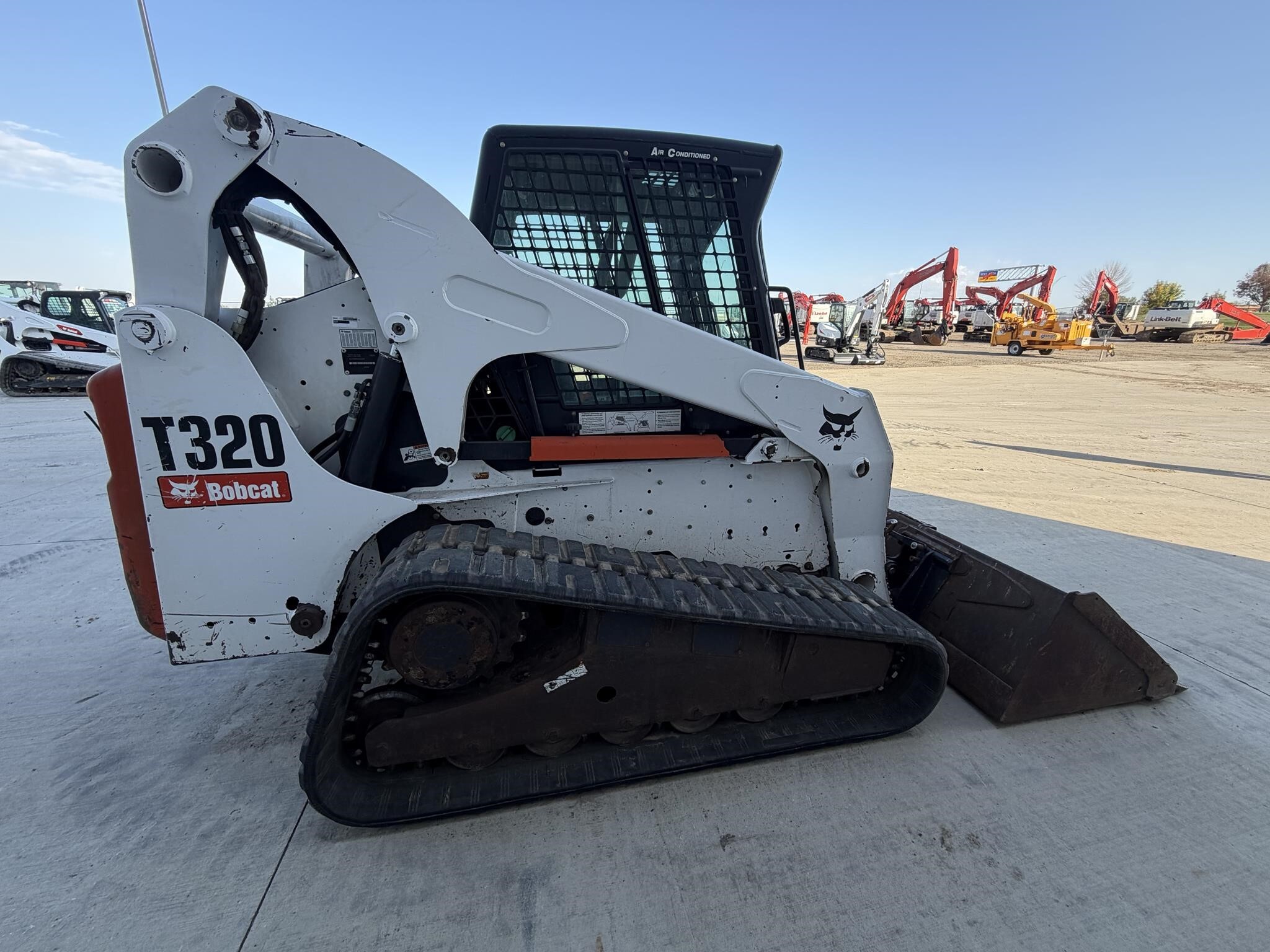 2009 BOBCAT T320 in Cedar Rapids, IA