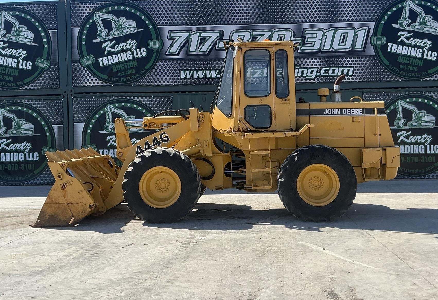 1995 DEERE 444G in Littlestown, PA