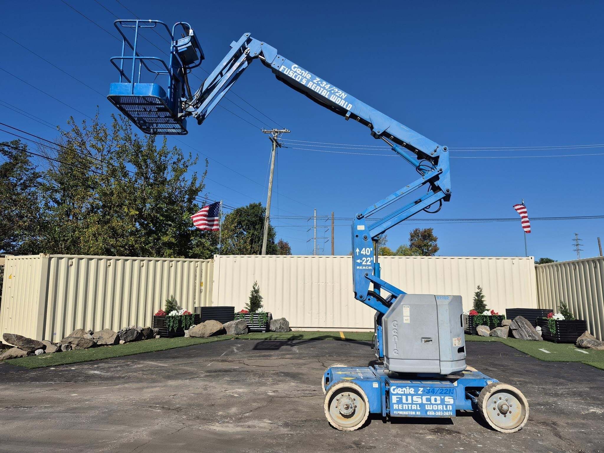 2000 GENIE Z34 in Essington, PA