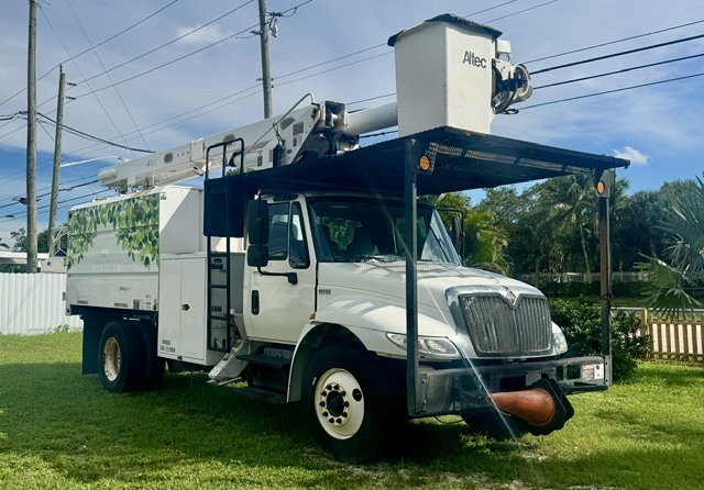 2013 INTERNATIONAL 4300 in Wellington, FL