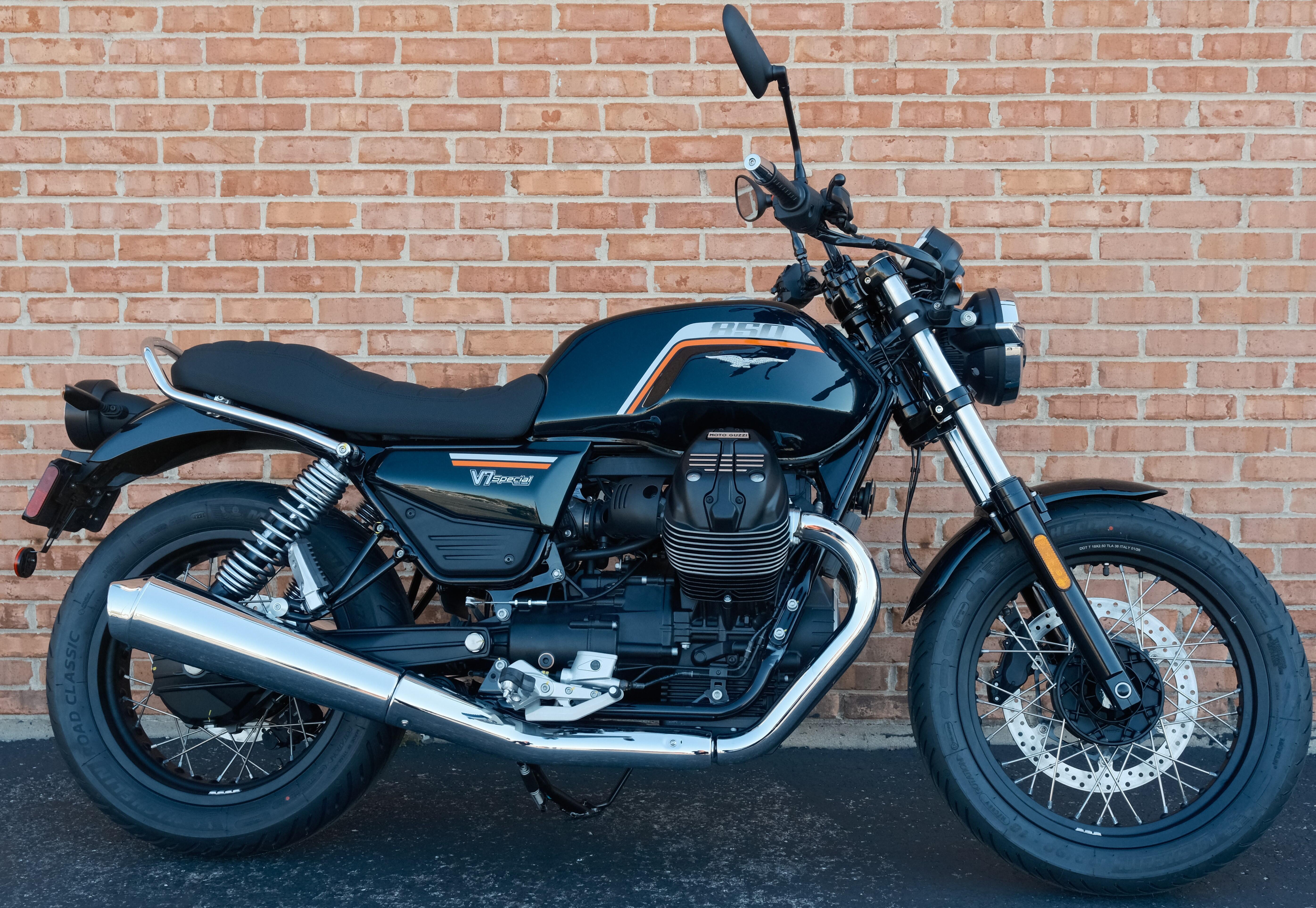 2027 Moto Guzzi V7 SPECIAL in chicago IL