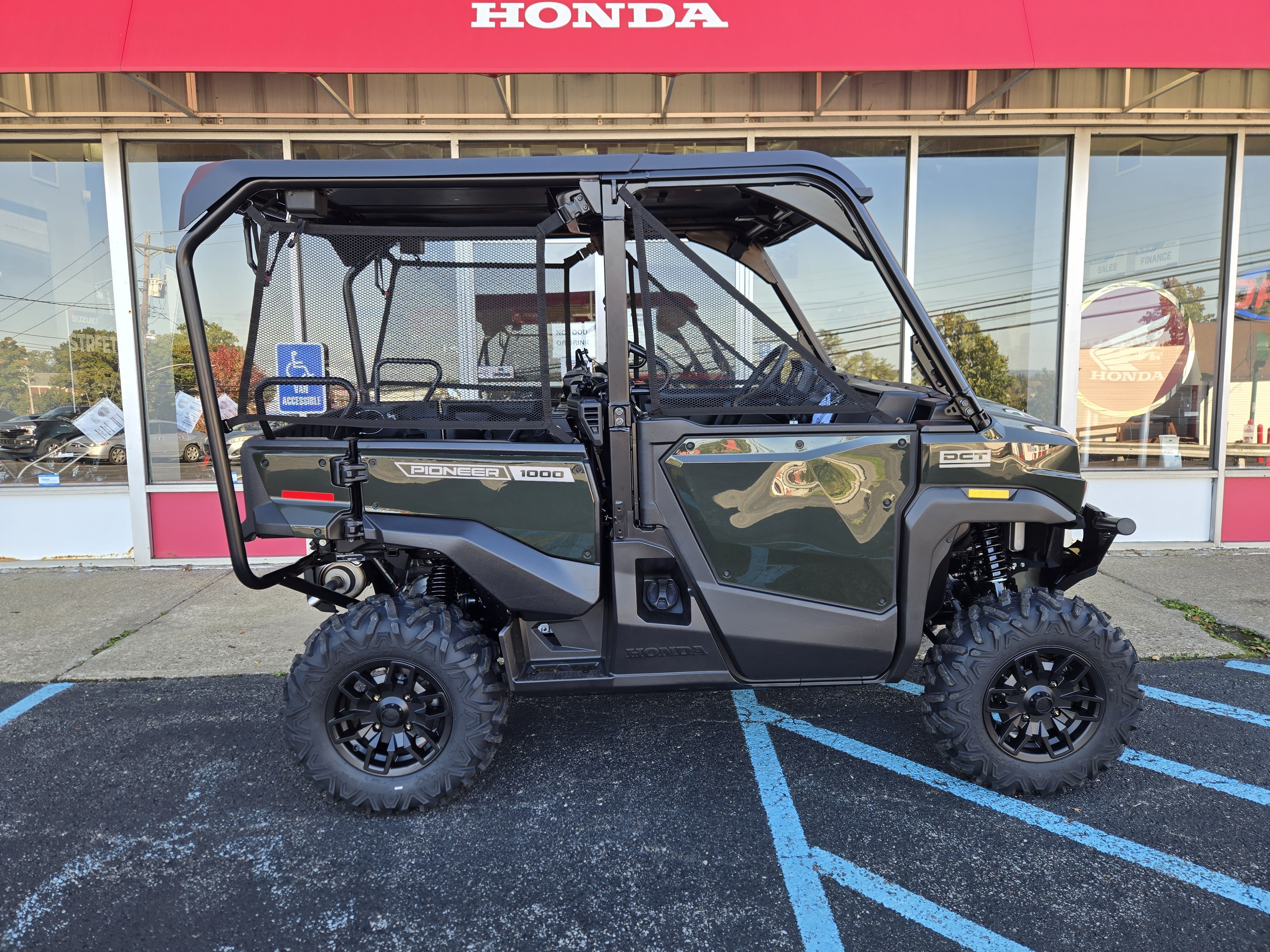 2026 Honda Pioneer 1000-5 Deluxe in moon township PA