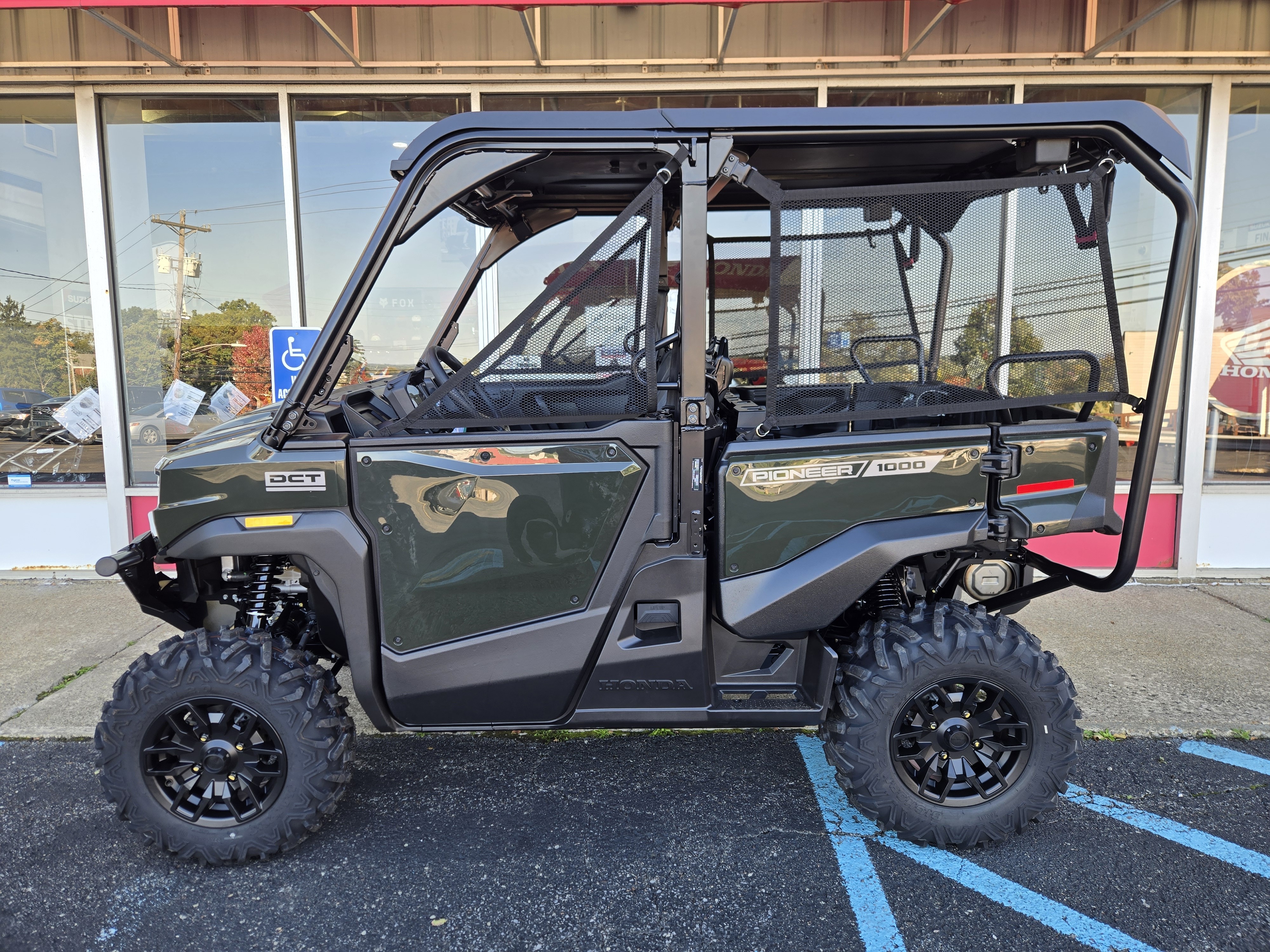 2026 Honda Pioneer 1000-5 Deluxe in moon township PA