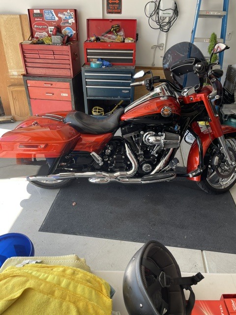 2014 Harley-Davidson ROAD KING CVO in oakley CA