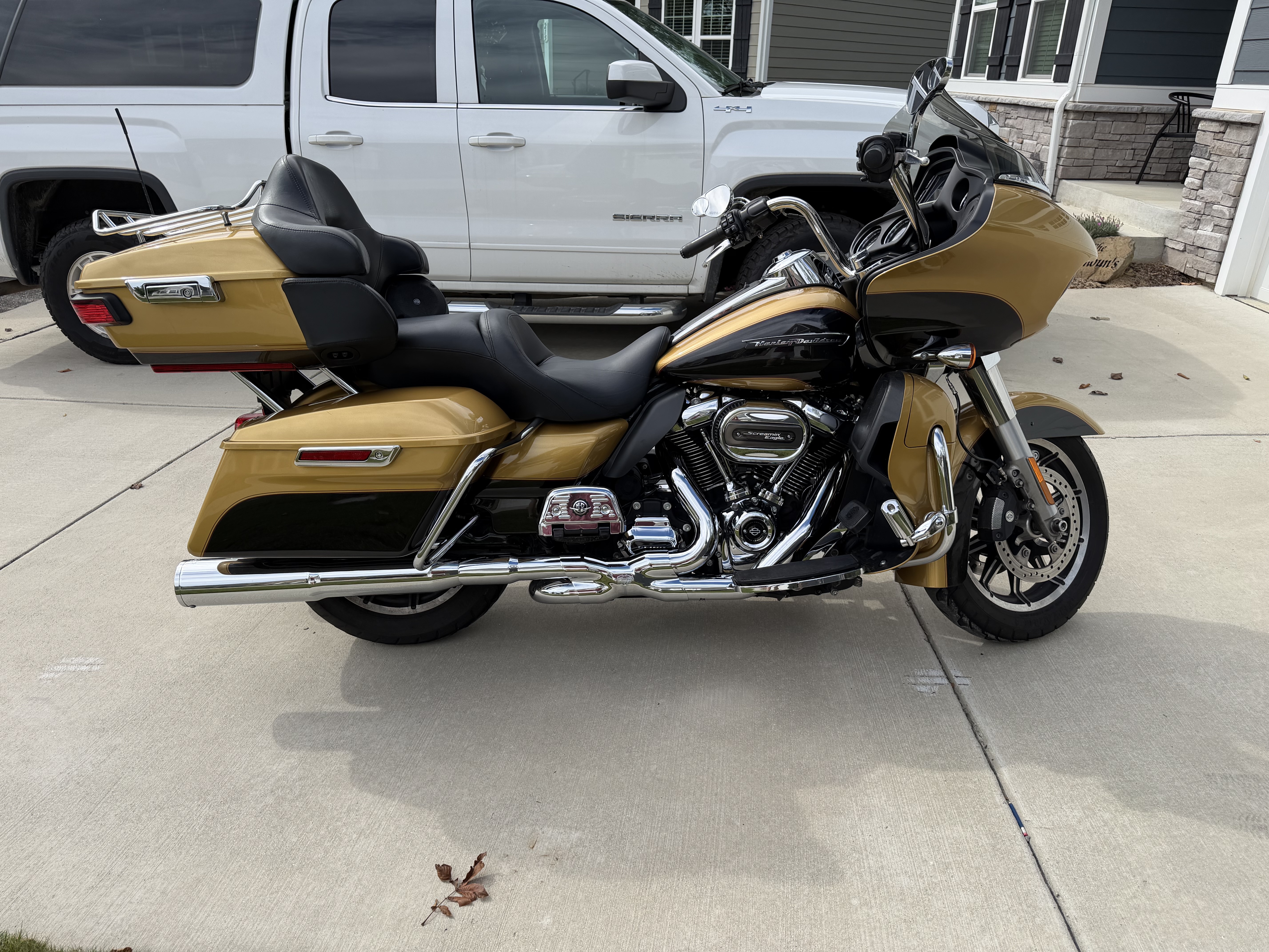 2017 Harley-Davidson ROAD GLIDE® CUSTOM BASE BASE in Williamsburg, VA