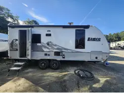 2027 LANCE 1995 TRAVEL TRAILER