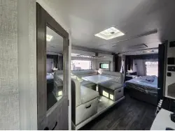 2027 LANCE 1995 TRAVEL TRAILER