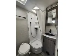 2027 LANCE 1995 TRAVEL TRAILER
