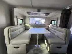 2027 LANCE 1995 TRAVEL TRAILER