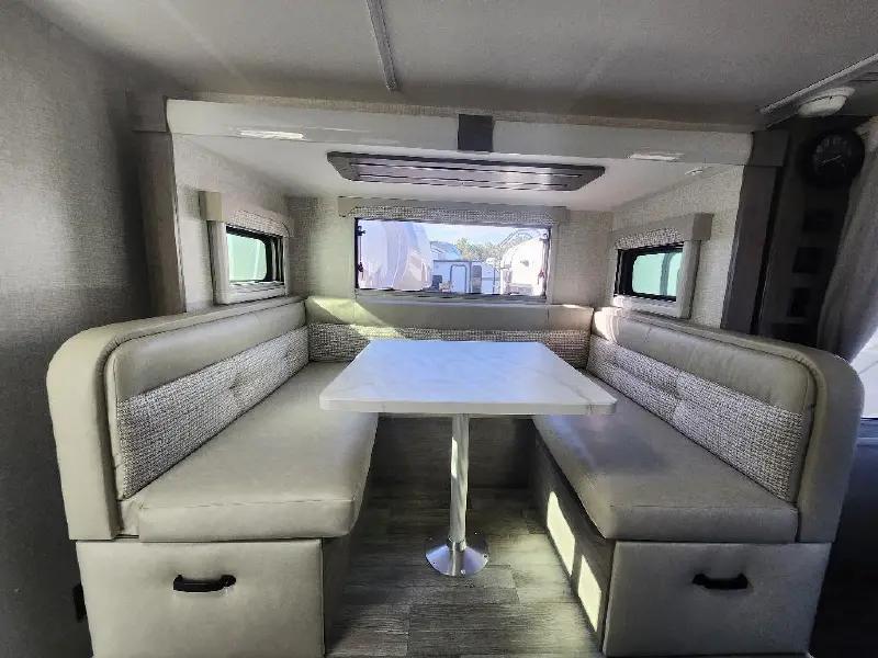 2027 LANCE 1995 TRAVEL TRAILER