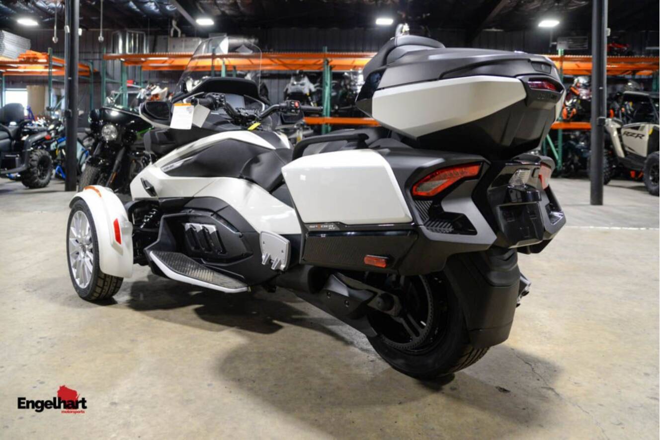 A photo of this 2026 Can-Am Spyder RT Limited