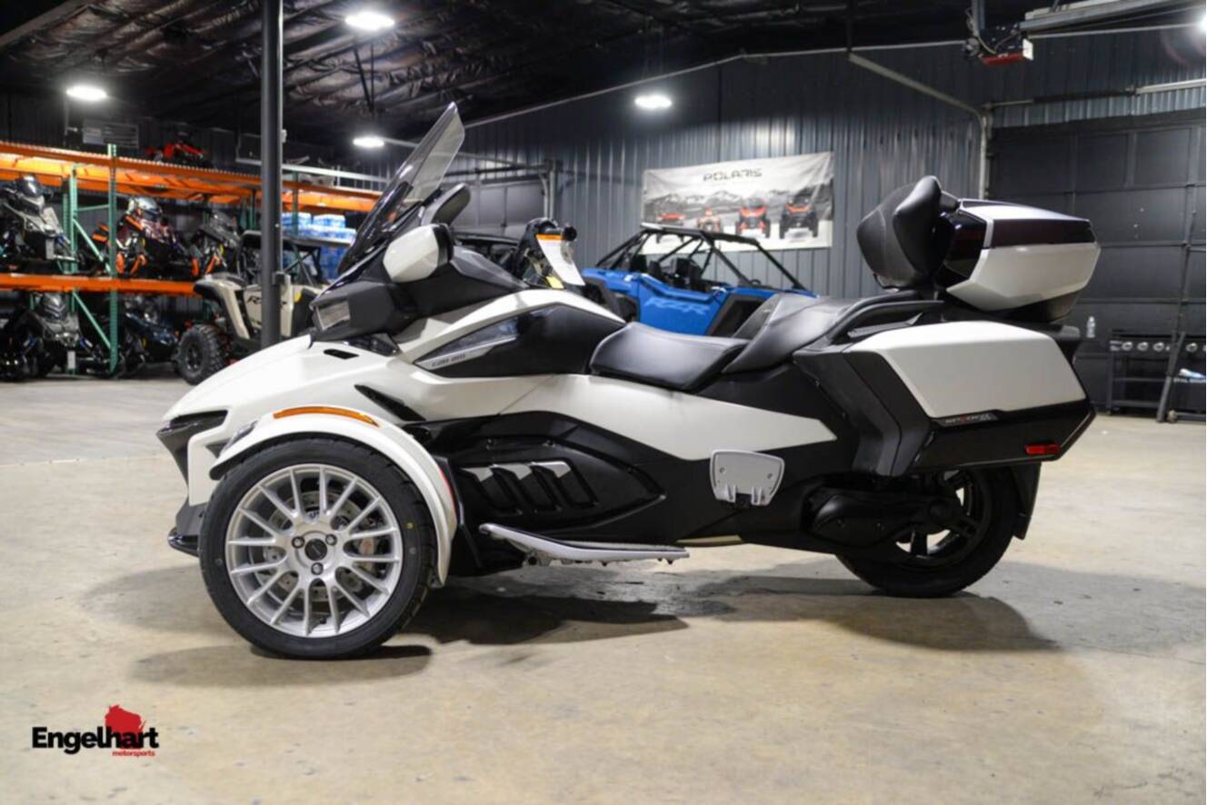 A photo of this 2026 Can-Am Spyder RT Limited