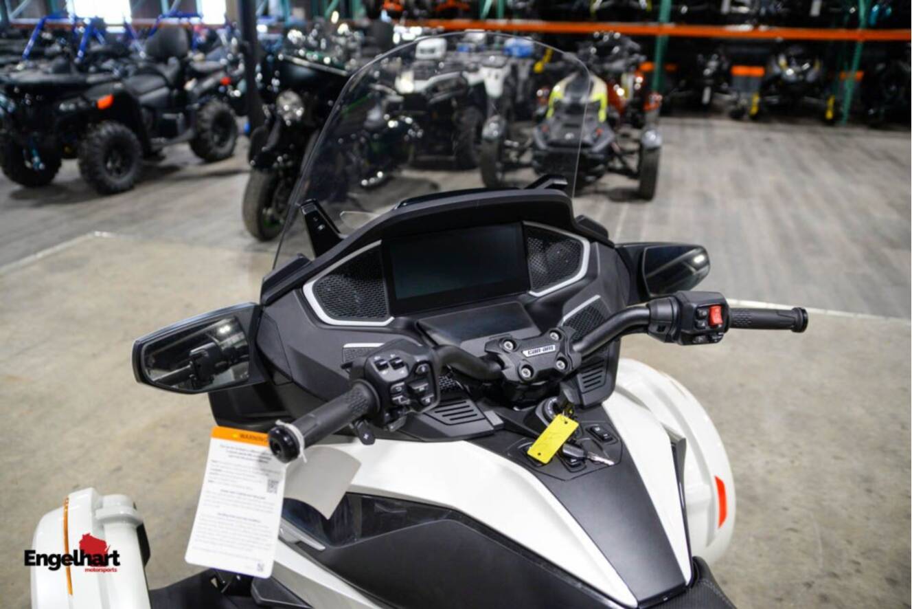 A photo of this 2026 Can-Am Spyder RT Limited