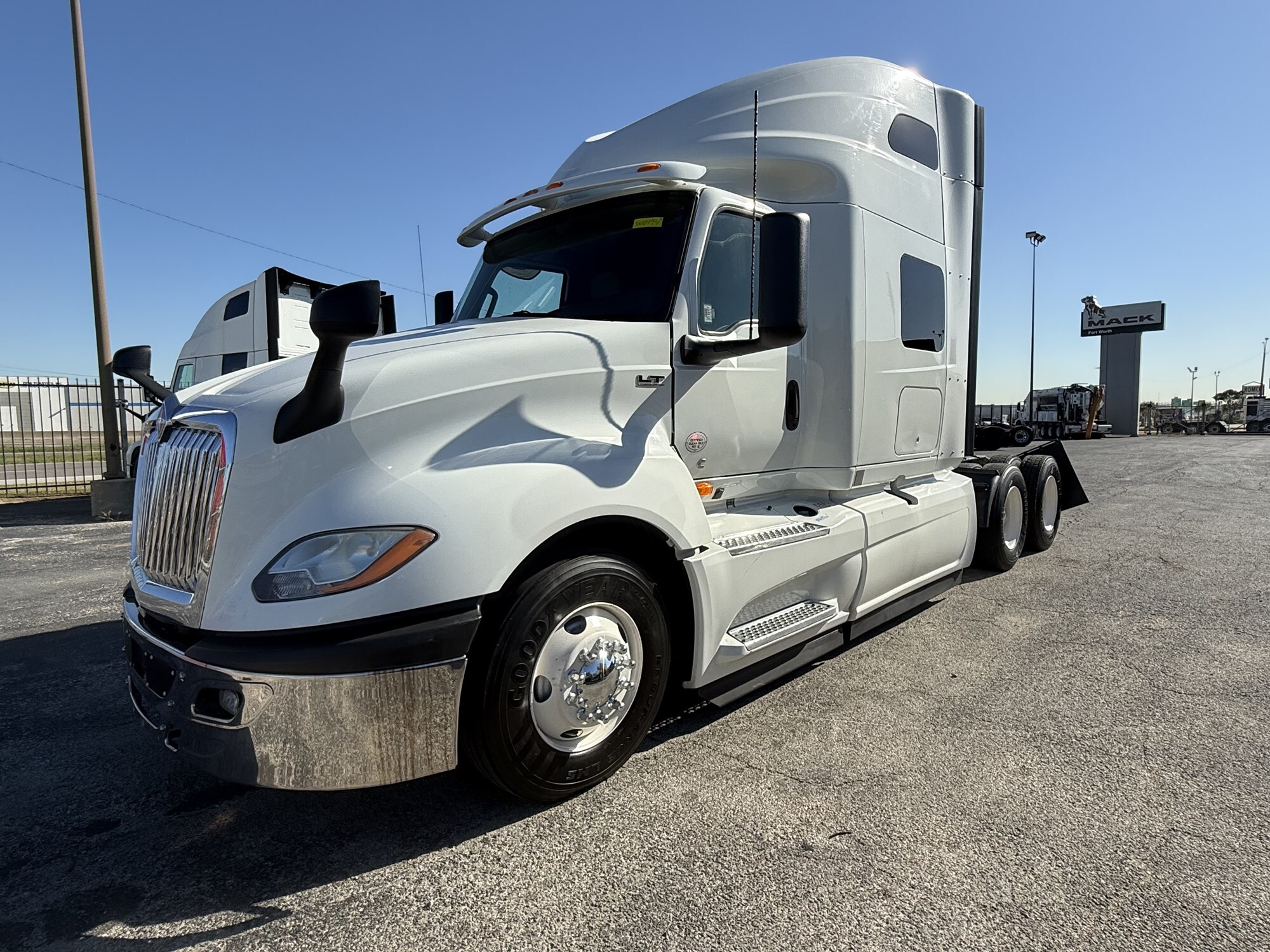 2020 INTERNATIONAL LT625 in Alvarado, TX