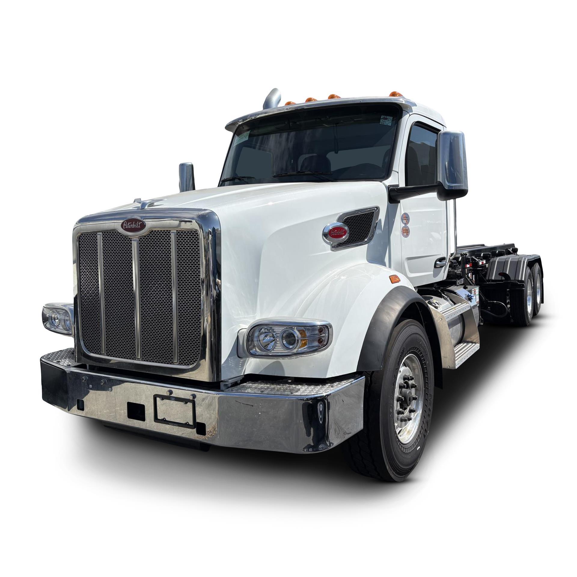 2027 Peterbilt 567 in Pico Rivera, CA