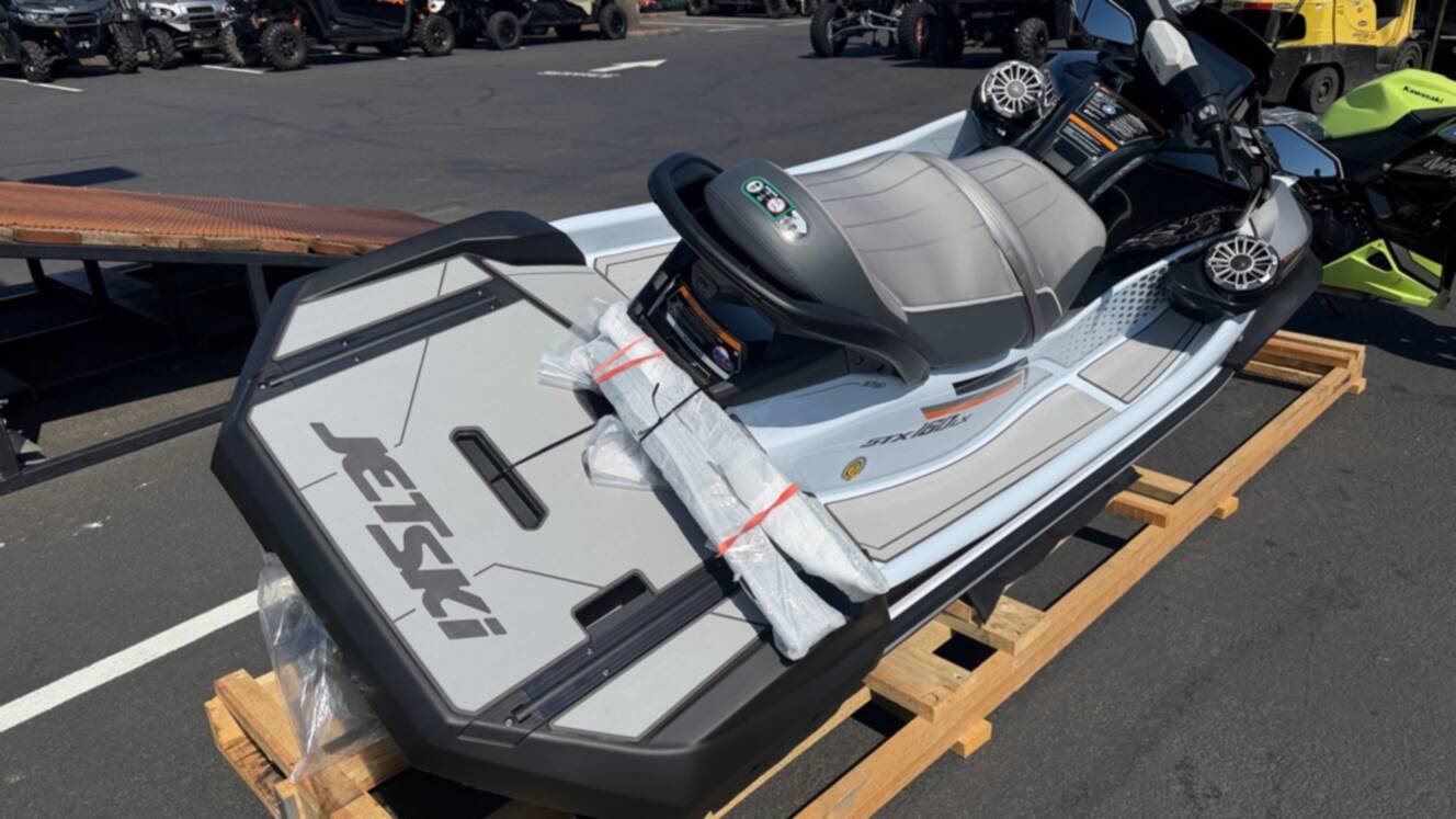 A photo of this 2026 Kawasaki JET SKI STX 160LX