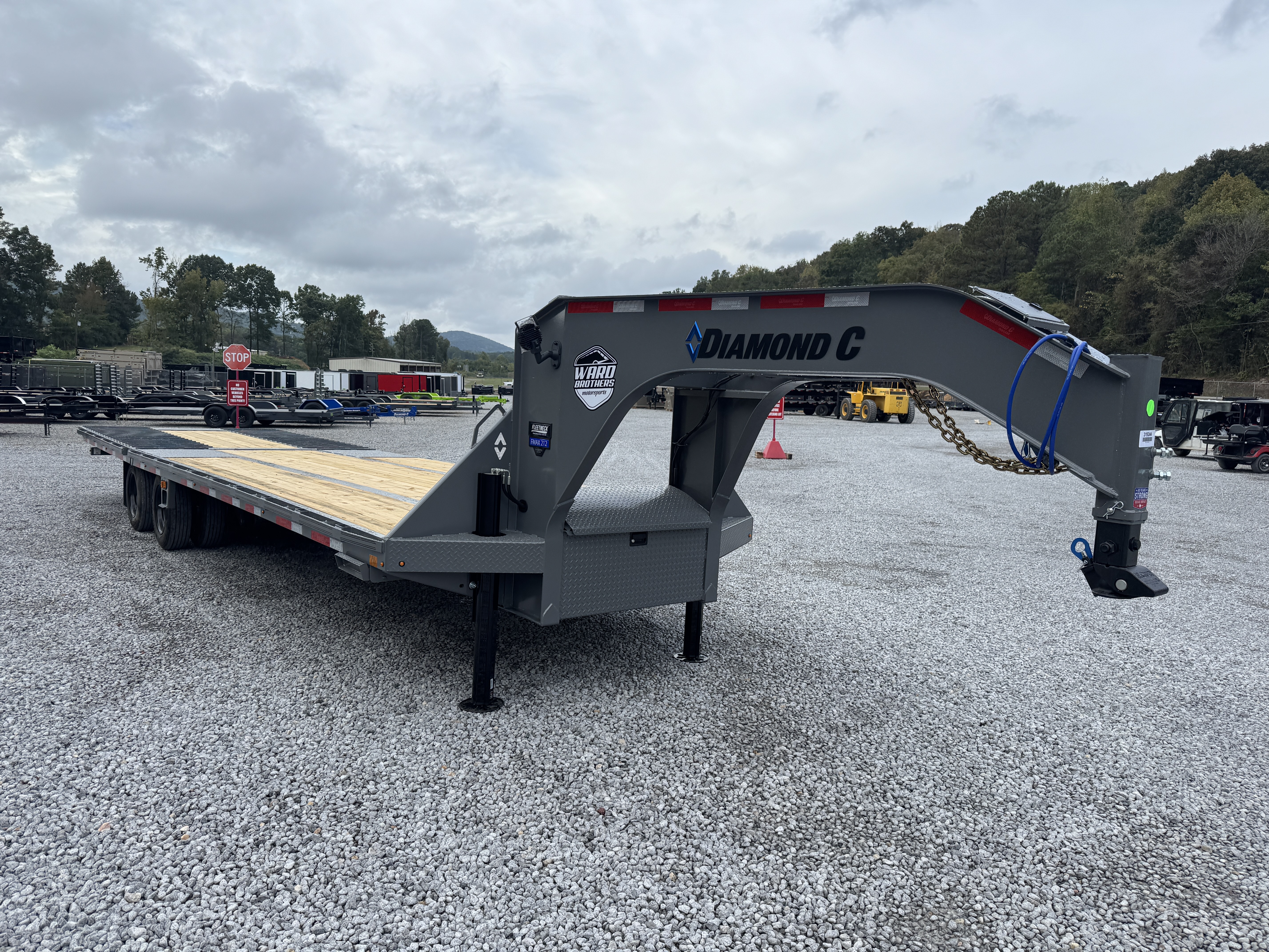 2026 Diamond C FMAX212 32ft 25K Hydraulic Dove Pacesetter Edition Goos in Leeds, AL