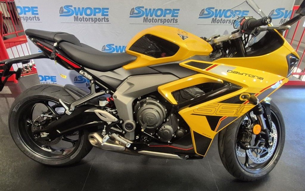 2026 Triumph Daytona 660 Cosmic Yellow / Sapphire Black in louisville KY