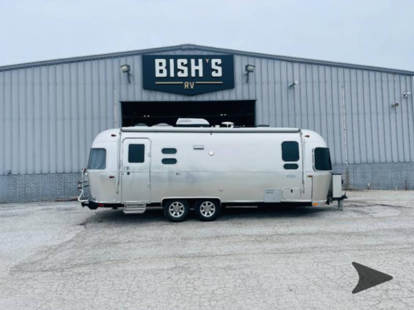 A photo of this 2017 Airstream Flying Cloud 25FB