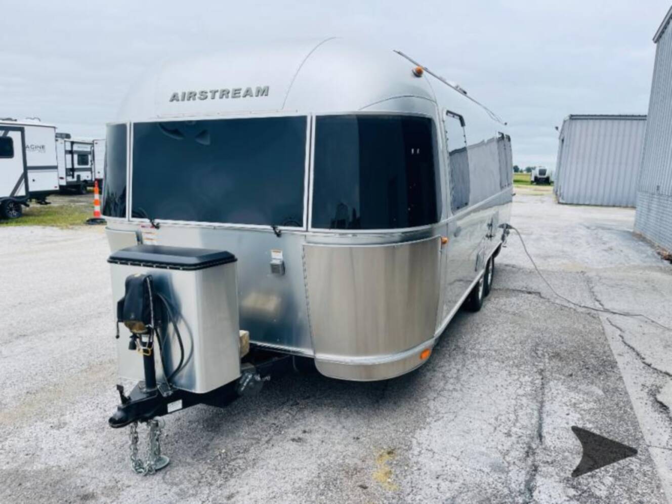 A photo of this 2017 Airstream Flying Cloud 25FB