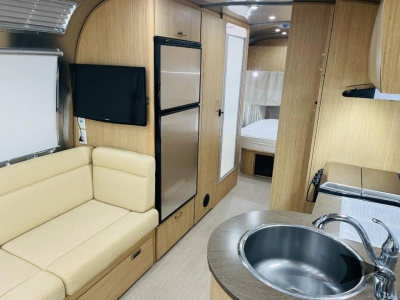 A photo of this 2017 Airstream Flying Cloud 25FB