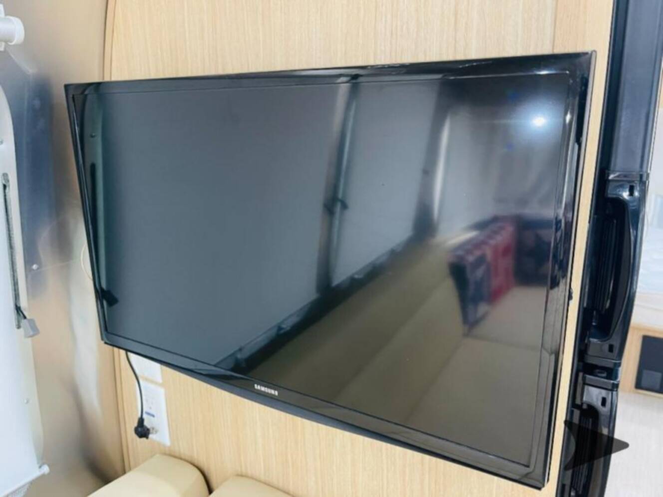 A photo of this 2017 Airstream Flying Cloud 25FB