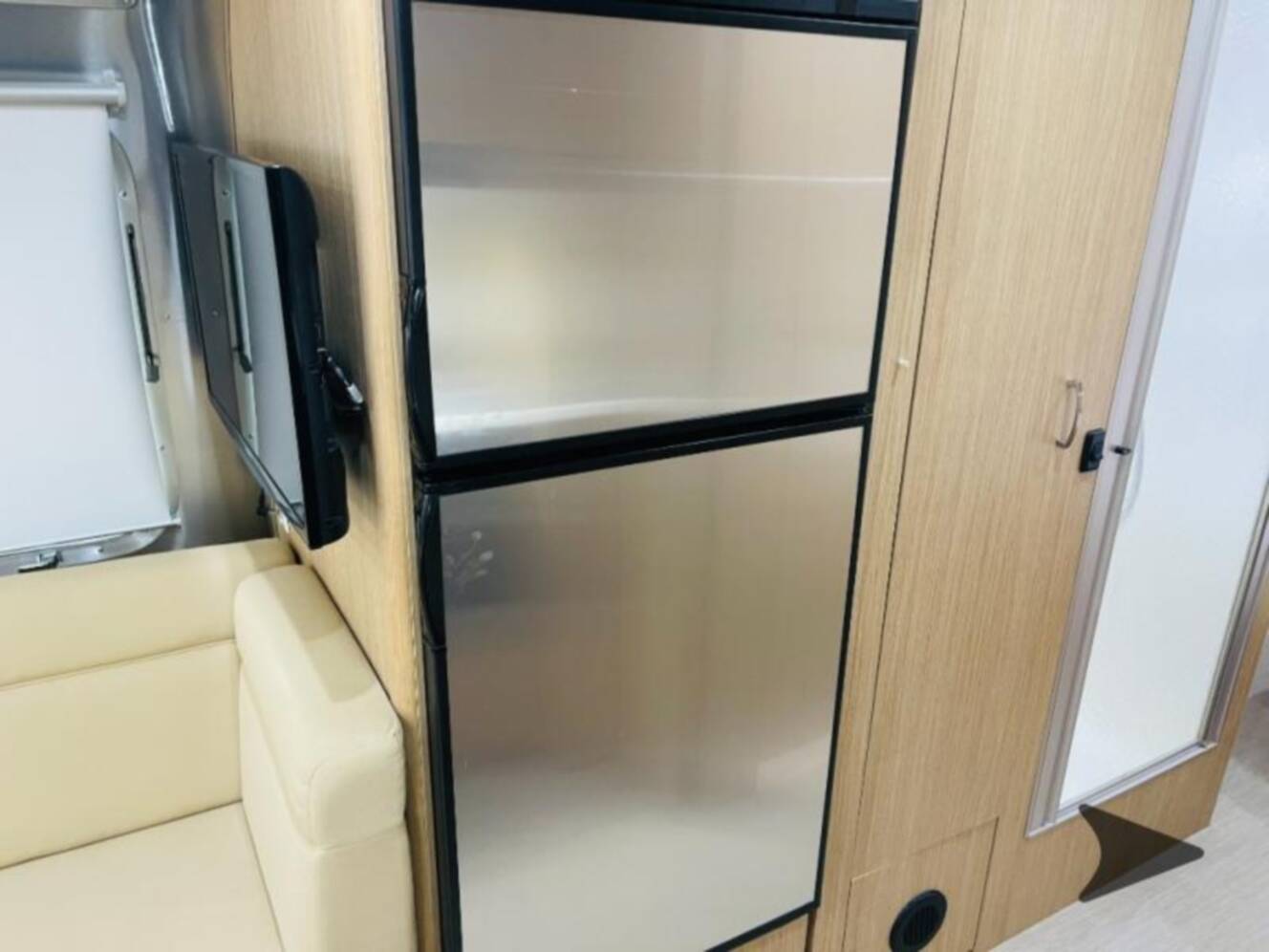 A photo of this 2017 Airstream Flying Cloud 25FB