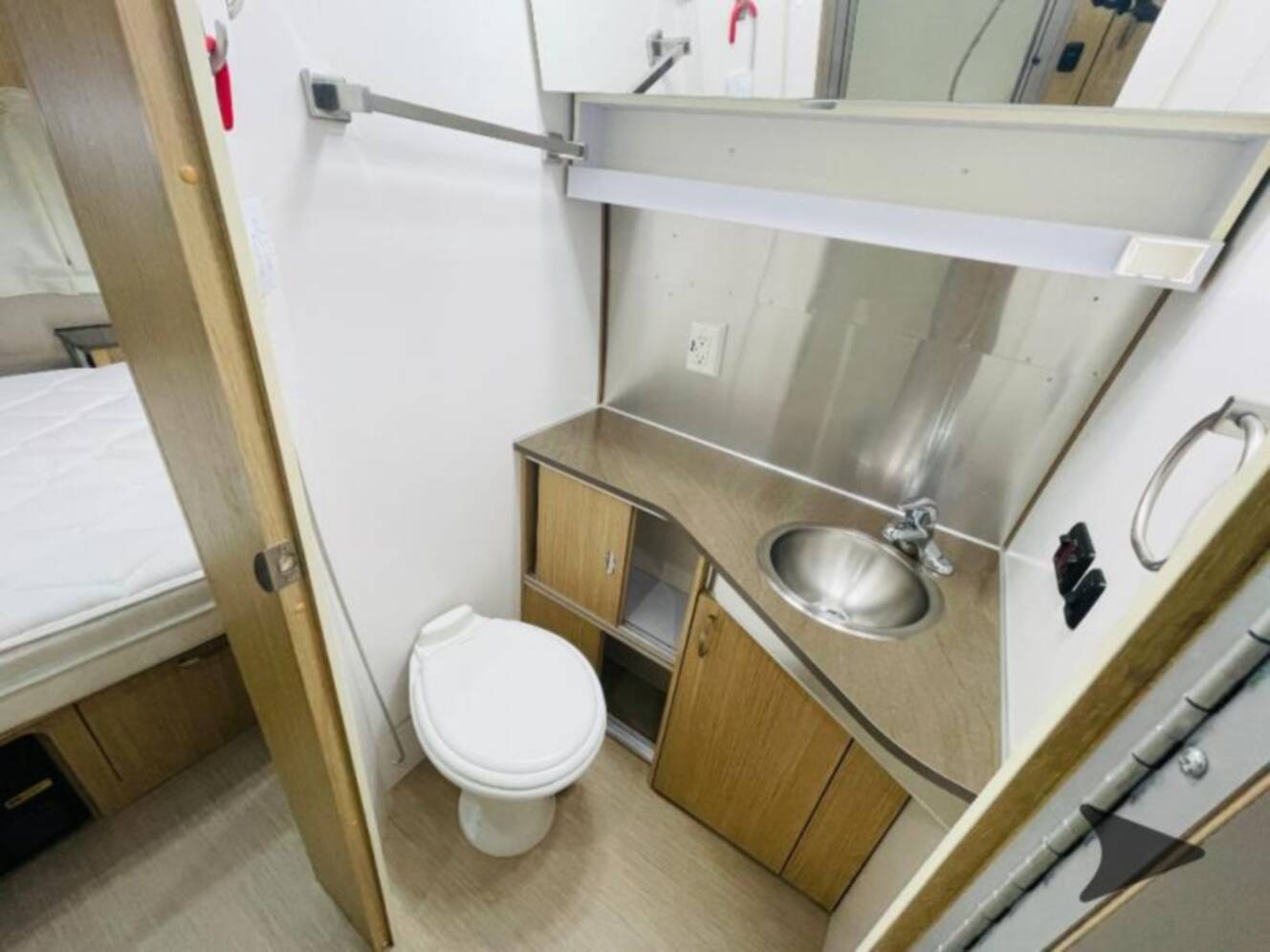 A photo of this 2017 Airstream Flying Cloud 25FB