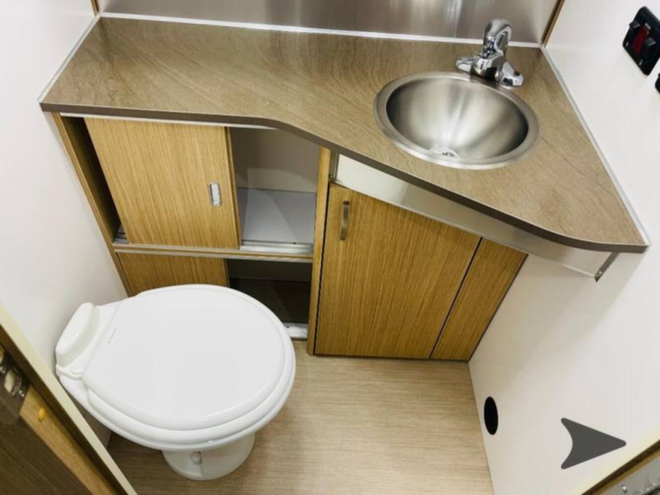 A photo of this 2017 Airstream Flying Cloud 25FB