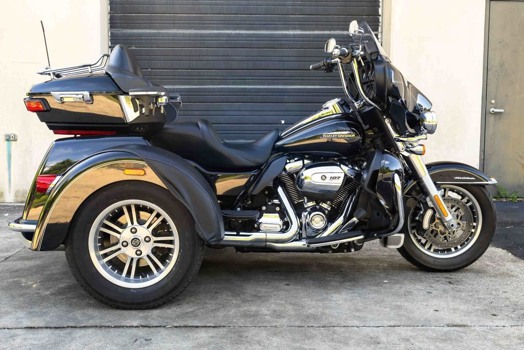 2017 Harley-Davidson FLHTCUTG - Tri Glide Ultra FLHTCUTG in Alton, IL