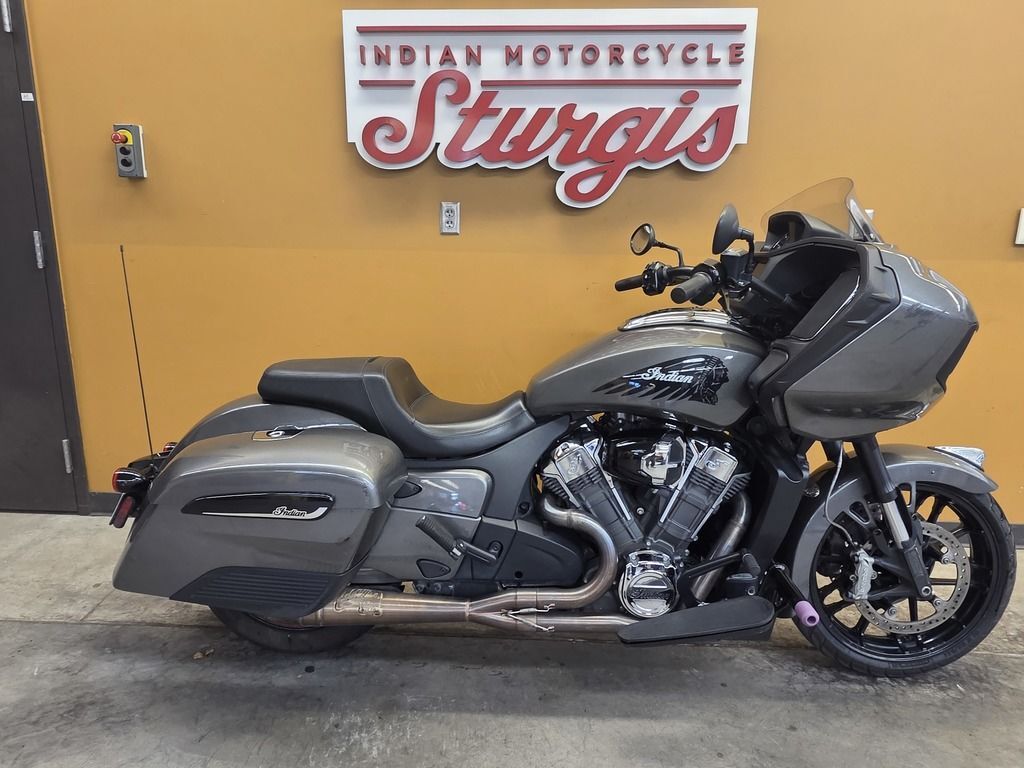 2020 Indian Motorcycle® Challenger Titanium Metallic BASE in Sturgis, SD