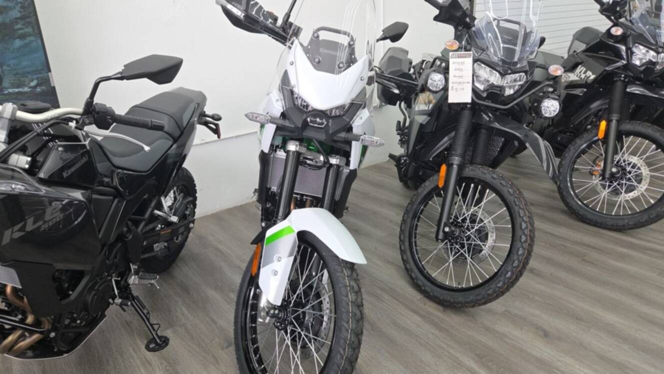 A photo of this 2026 Kawasaki KLE®500 SE ABS