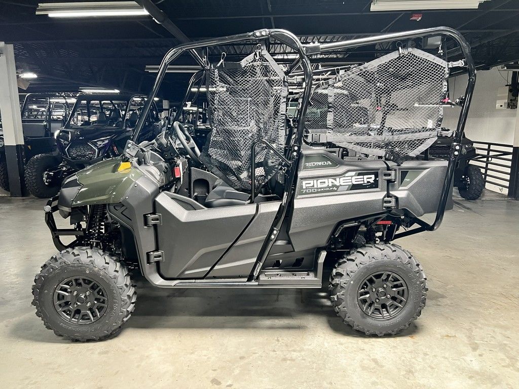 2027 Honda® Pioneer 700-4 Deluxe in beaumont TX