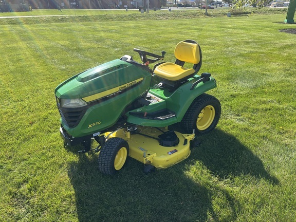 2022 John Deere X570 in Findlay, OH