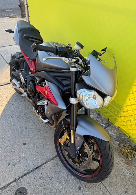 2013 Triumph STREET TRIPLE R 675 in brooklyn NY