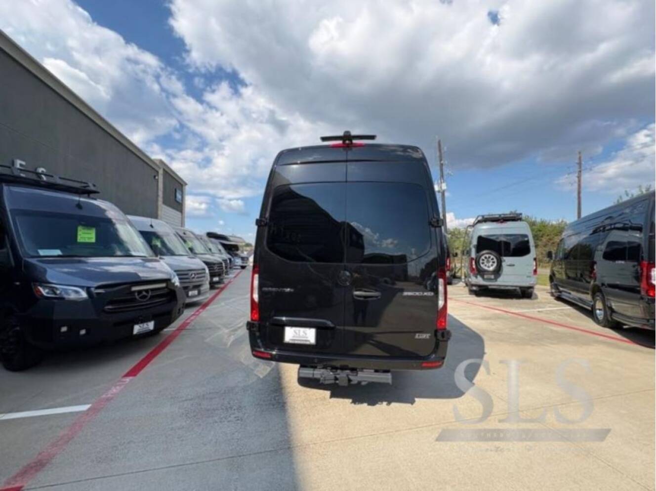 A photo of this 2027 Midwest Automotive Designs Luxe Cruiser D6 Full