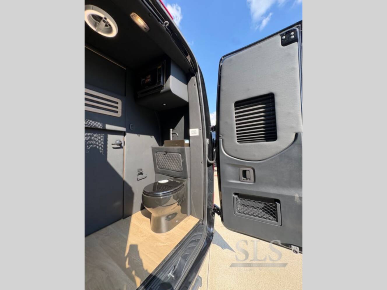 A photo of this 2027 Midwest Automotive Designs Luxe Cruiser D6 Full