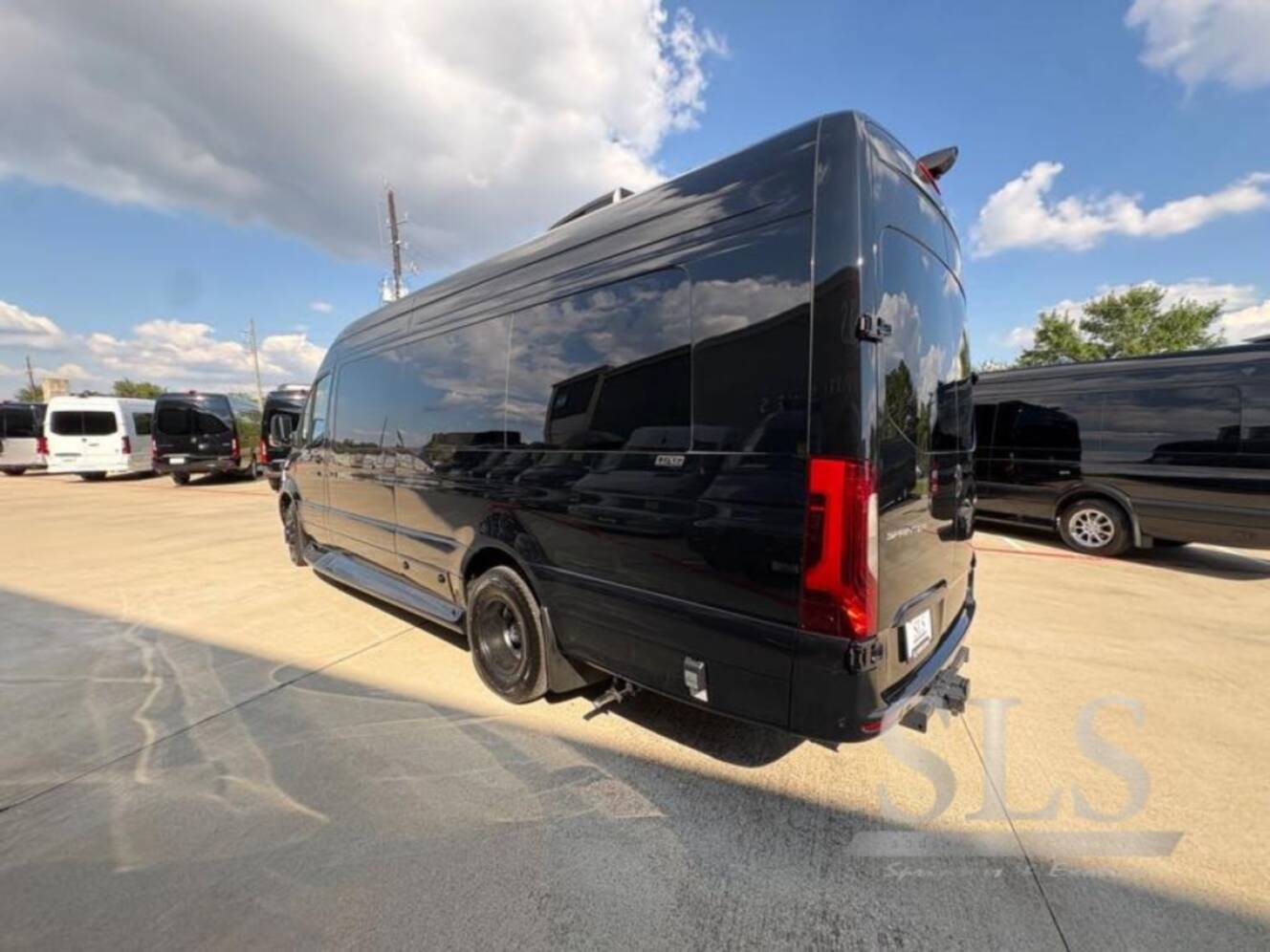 A photo of this 2027 Midwest Automotive Designs Luxe Cruiser D6 Full