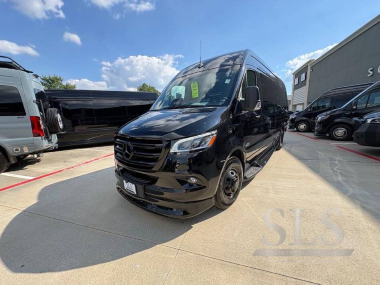 A photo of this 2027 Midwest Automotive Designs Luxe Cruiser D6 Full