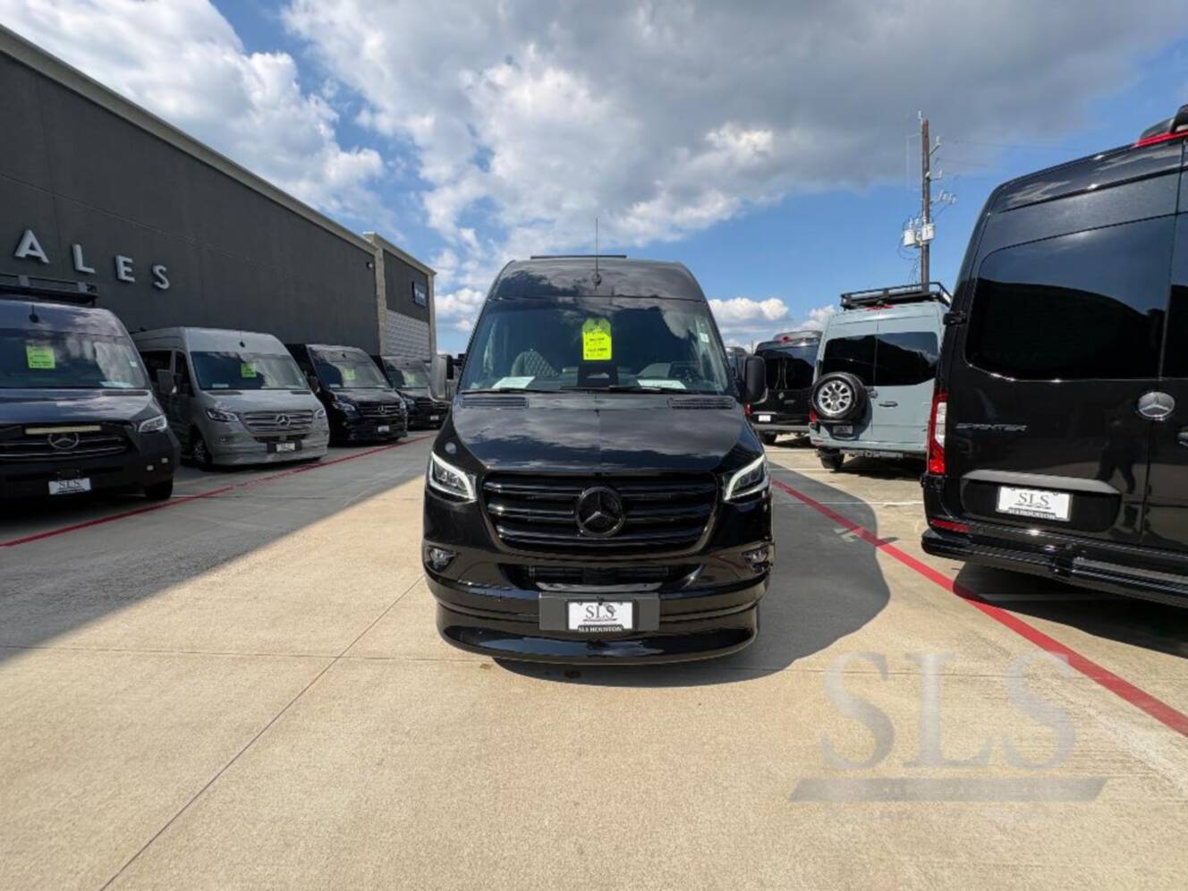 A photo of this 2027 Midwest Automotive Designs Luxe Cruiser D6 Full