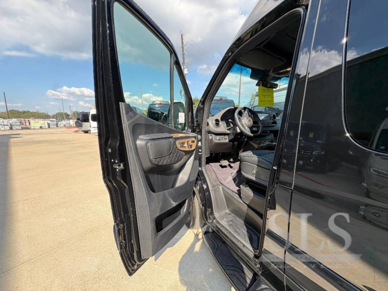 A photo of this 2027 Midwest Automotive Designs Luxe Cruiser D6 Full