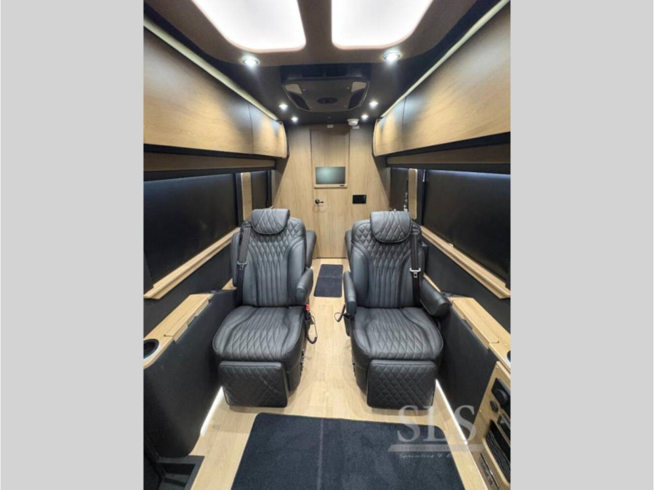A photo of this 2027 Midwest Automotive Designs Luxe Cruiser D6 Full