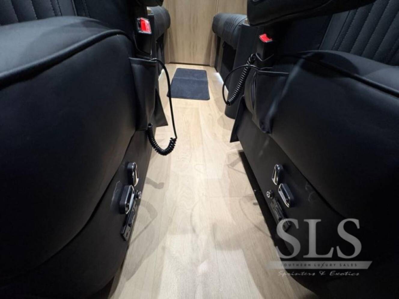 A photo of this 2027 Midwest Automotive Designs Luxe Cruiser D6 Full