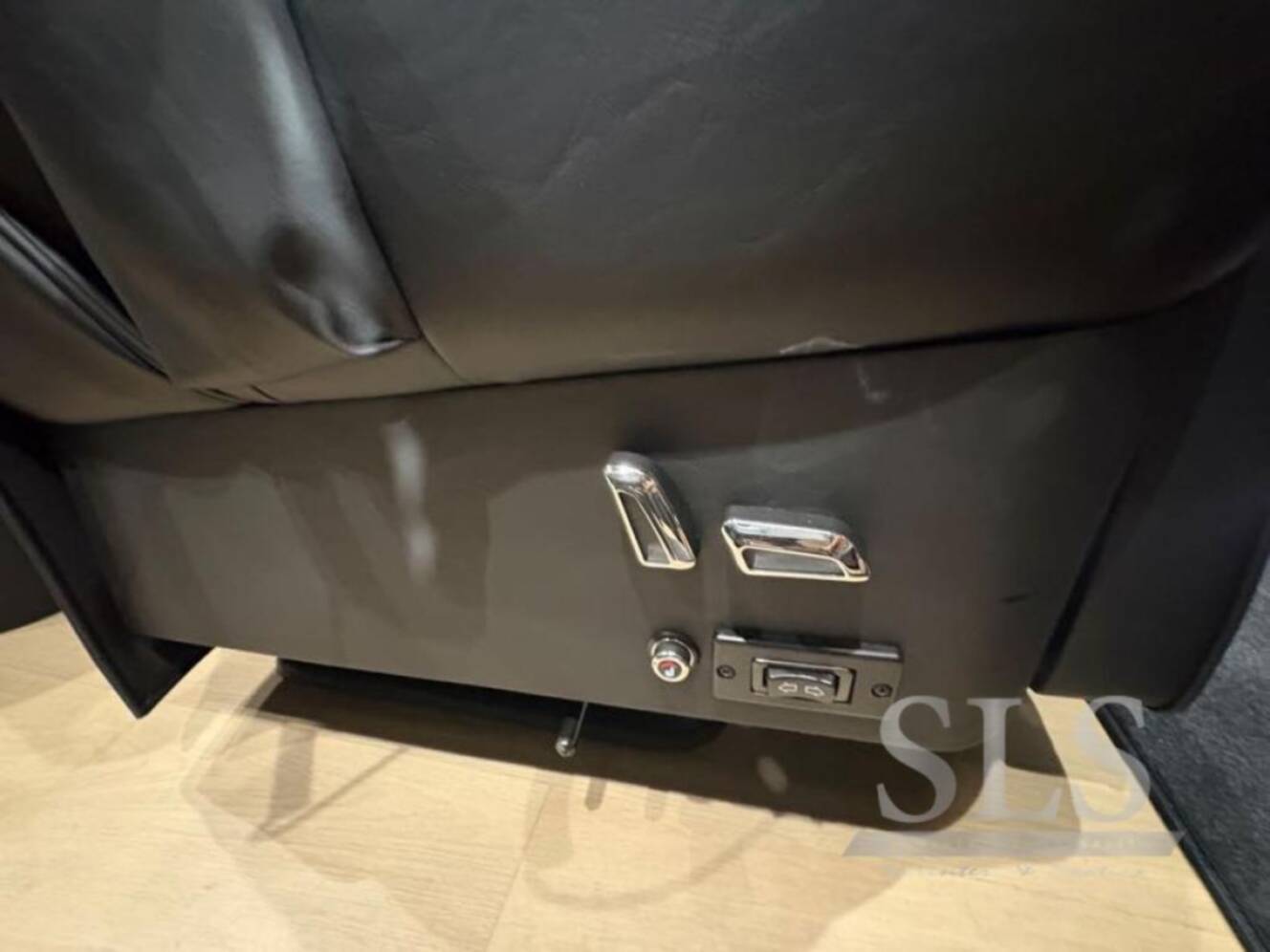 A photo of this 2027 Midwest Automotive Designs Luxe Cruiser D6 Full