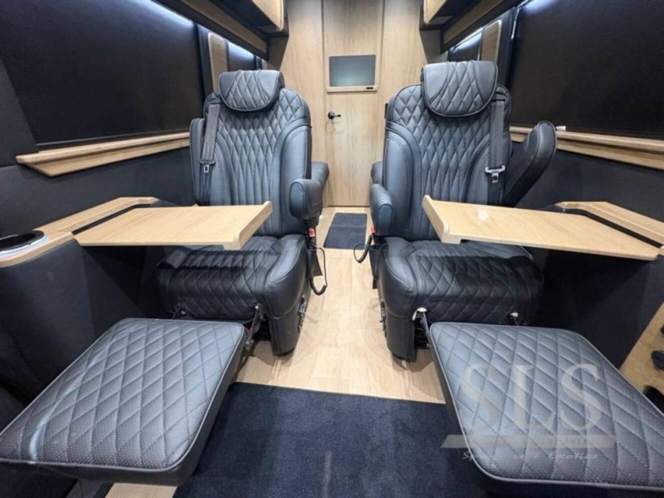 A photo of this 2027 Midwest Automotive Designs Luxe Cruiser D6 Full