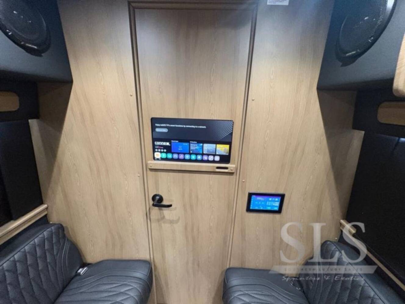 A photo of this 2027 Midwest Automotive Designs Luxe Cruiser D6 Full