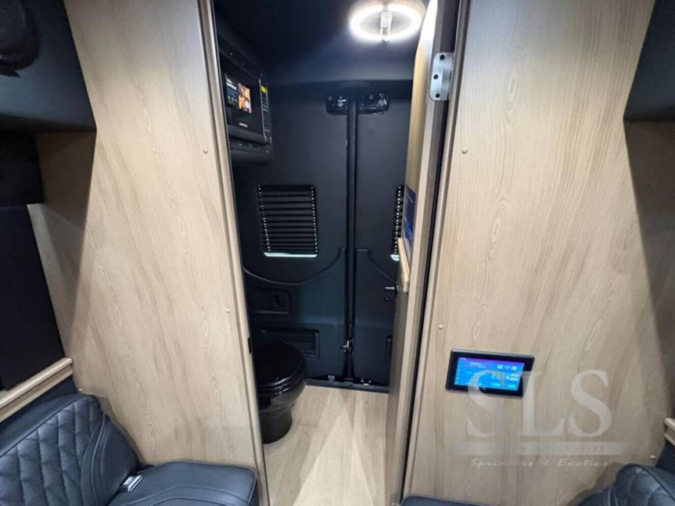 A photo of this 2027 Midwest Automotive Designs Luxe Cruiser D6 Full