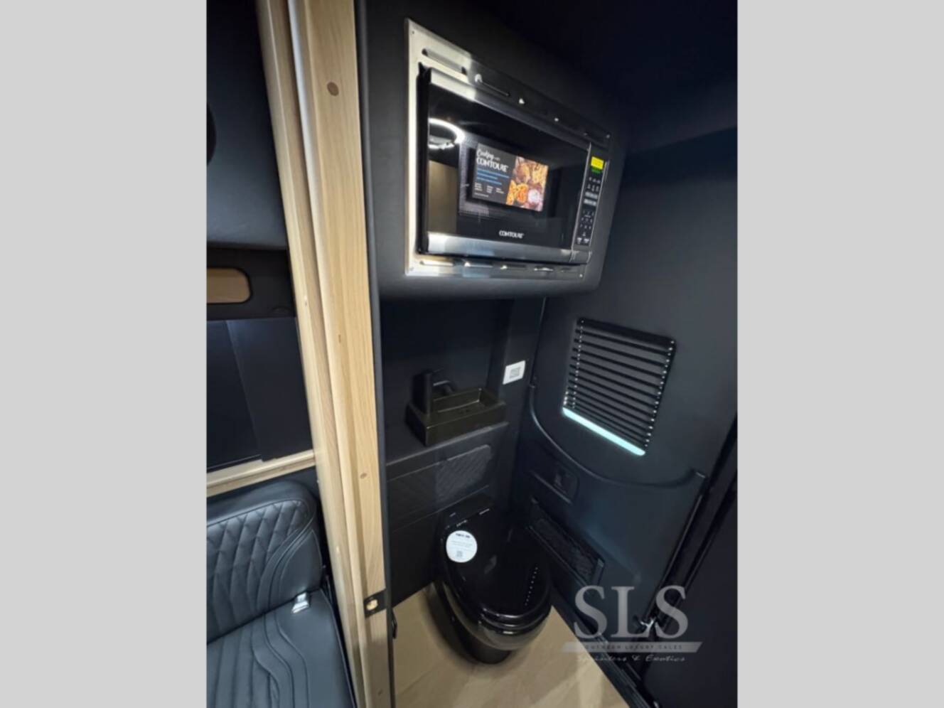 A photo of this 2027 Midwest Automotive Designs Luxe Cruiser D6 Full