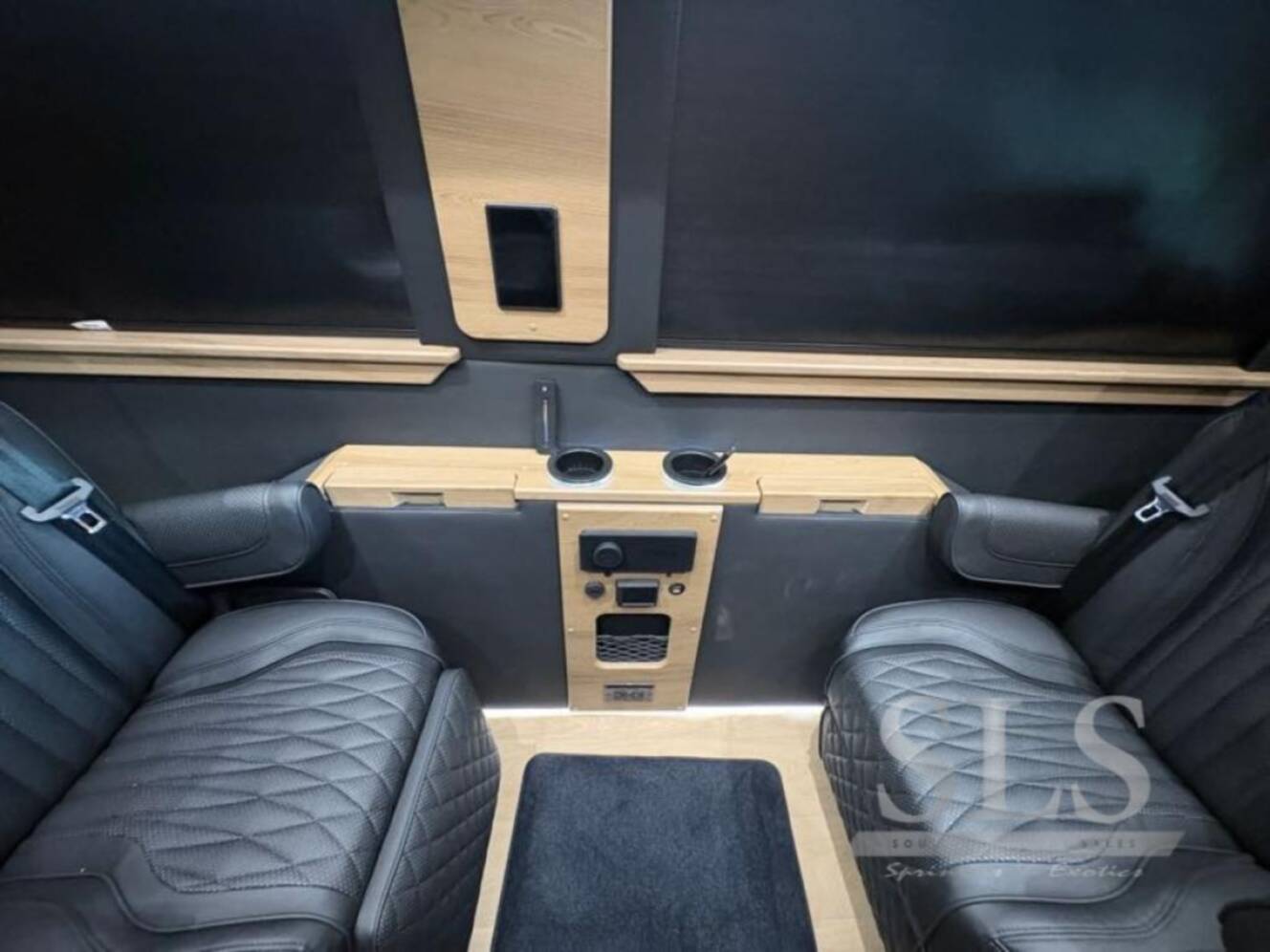 A photo of this 2027 Midwest Automotive Designs Luxe Cruiser D6 Full