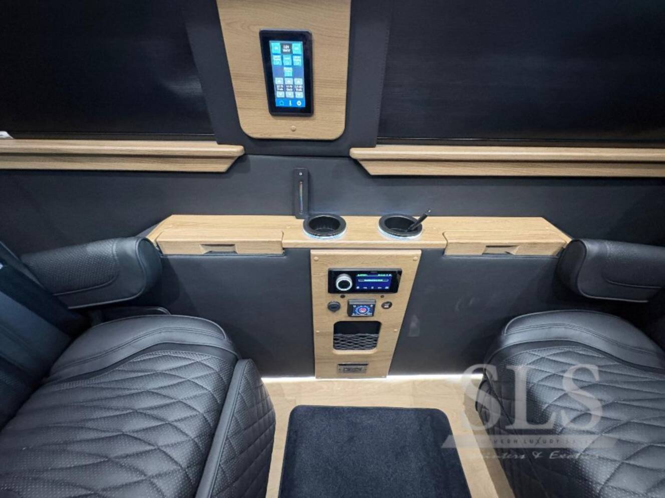 A photo of this 2027 Midwest Automotive Designs Luxe Cruiser D6 Full